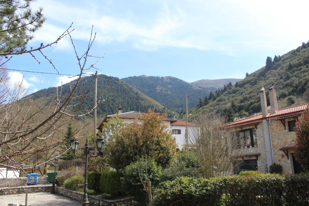 Family'S Houses Kalavryta Exterior photo